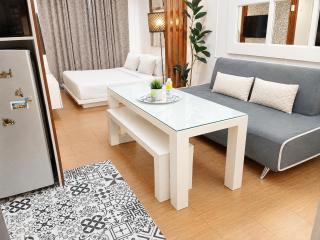 Cozy 1BR Pioneer Woodland SM Light Boni Mandaluyong - 0