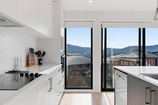 Bright and Beautiful Hobart Stay - 5