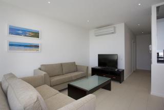 Whitewater Apartment 208 Sea Views Walk to Beach - 4