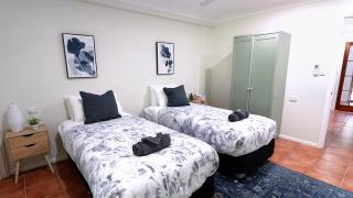 Zanzoo Estate, Rainforest-Pool&Tennis- sleep 16 - 7