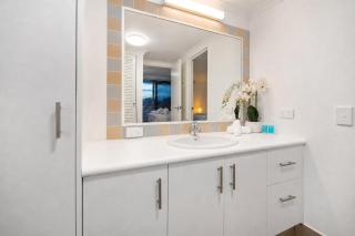 Gold Coast 1BR Pool, Tennis & Beach - 2