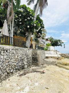 Private Beach Villa with Balcony and Sea View in Panagsama, Moalboal Cebu Near Famous Sardines Run and Turtle Watching - 3