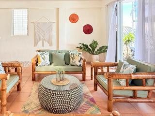 Private Beach Villa with Balcony and Sea View in Panagsama, Moalboal Cebu Near Famous Sardines Run and Turtle Watching - 2