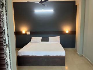 Hotel Mysuru Dine, 20 mins from Chamundi betta - 4
