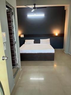 Hotel Mysuru Dine, 20 mins from Chamundi betta - 1