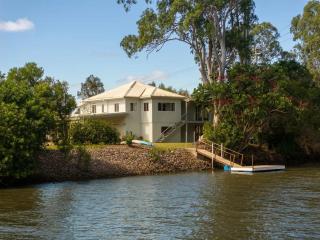 Riverside Retreat - Group Stay - 6BR - SunshineCoast - 0