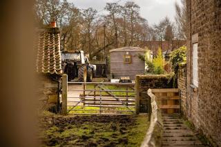 Shepherd s Hut Cosy Farm Stay Sleeps 2 - 7
