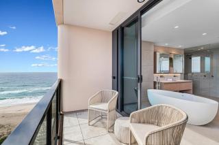 Panoramic Penthouse Views - 6