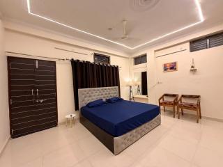 The Clubhouse Stay, Play & Unwind - 3