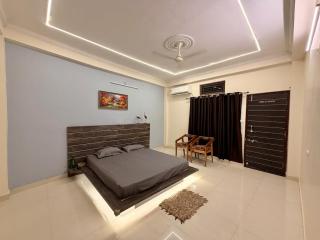 The Clubhouse Stay, Play & Unwind - 1