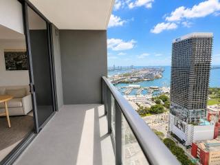 38th Floor 1 Bedroom Apartment with balcony & bay views - 0