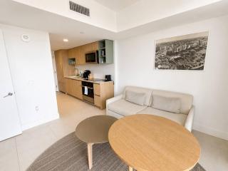 38th Floor 1 Bedroom Apartment with balcony & bay views - 3