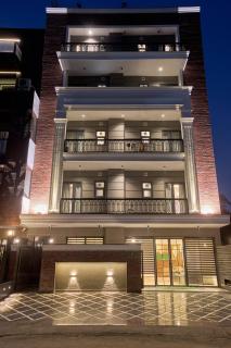 Hotel Golden Place 325E I Near Medanta Hospital I Best For Medical , Couples And corporate - 0
