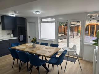 Modern 4-Bed House - Hot Tub & Sauna - Sleeps 14 - 1