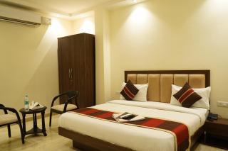 Hotel Decent High - Laxmi Nagar Metro Station - 4