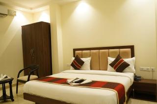 Hotel Decent High - Laxmi Nagar Metro Station - 6