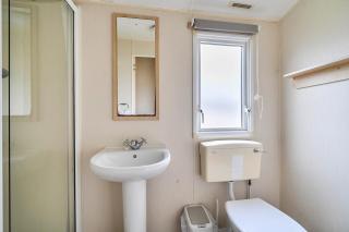 2 Bed Caravan - Sleeps 6 - Pets - Pool - Parking - 4