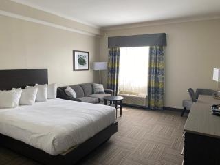 Crossroads Inn & Suites - 9