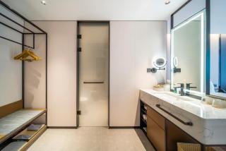 Atour Hotel at Tianma Pier Jinsha Beach Yantai - 1