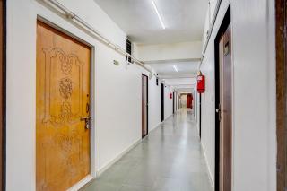 Collection O Prahlad Nagar Road Formerly Hotel Aura Inn - 1
