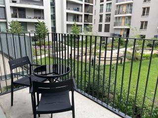 Spacious Anděl Apartment with 2 Bathrooms near Metro - 2