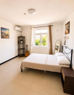 Albion Coastal Stay , Private Room in Shared Apartment with Pool - 4