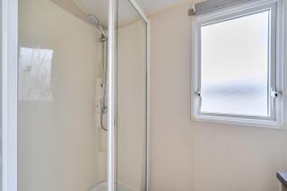 Caravan 163 sleeps up to 8 guests - 6