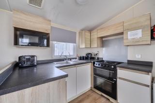 Caravan 163 sleeps up to 8 guests - 2
