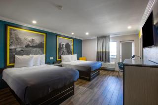 Super 8 by Wyndham Mesa Downtown Near Convention Center - 0