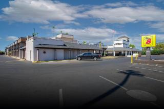 Super 8 by Wyndham Mesa Downtown Near Convention Center - 7