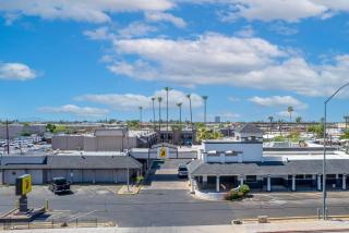 Super 8 by Wyndham Mesa Downtown Near Convention Center - 6