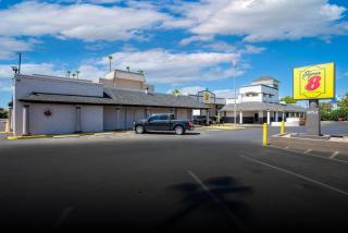 Super 8 by Wyndham Mesa Downtown Near Convention Center - 5