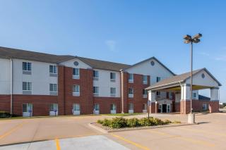 Spark by Hilton Grand Island - 9