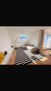 Sonnige möblierte 3-Zimmer-Dachgeschosswohnung in München - 7