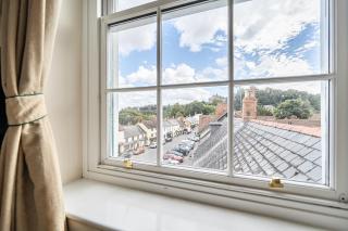 House - Sleeps 6 & paid off site parking available - 6