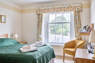 House - Sleeps 6 & paid off site parking available - 3