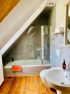 koldi - Historic House with 4 bedrooms each with en-suite bathrooms - 5