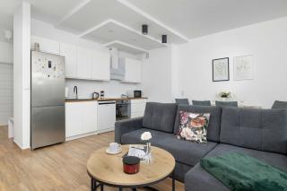 Bright Apartment with a Balcony in Quiet Neighbourhood by Noclegi Renters - 5