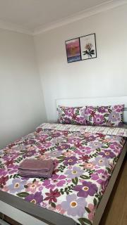 Room 2 Bright Spacious Room Walk to Shops - 7
