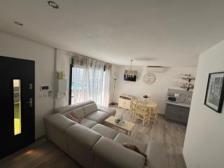 Charmante Maison avec Piscine - 7