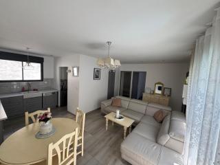 Charmante Maison avec Piscine - 5