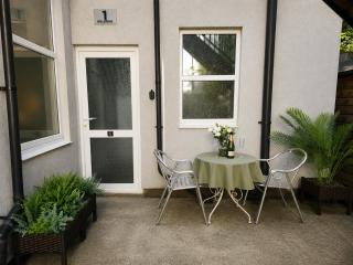 1 Bed Apartment Heart of City Gated and Secure - 2