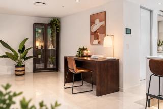 Iconic Q Tower Apartments- Your Vacay Stay - 5