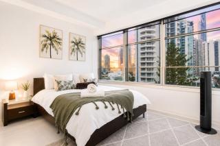 Iconic Q Tower Apartments- Your Vacay Stay - 3