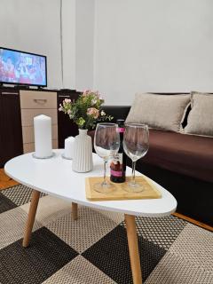 Apartment City center with workspace & wifi near Metro station - 2