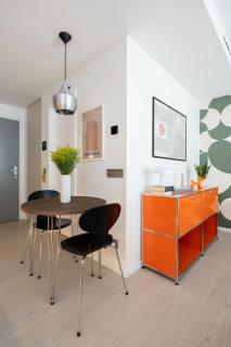 Bauhaus 70 Retro Art Apartment by Castle & Danube - Bratislava - 5