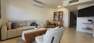 2 bedroom apartment with a balcony and sea view - 0