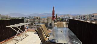 2 bedroom apartment with a balcony and sea view - 6