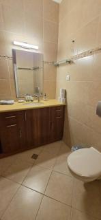 2 bedroom apartment with a balcony and sea view - 4