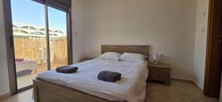 2 bedroom apartment with a balcony and sea view - 1